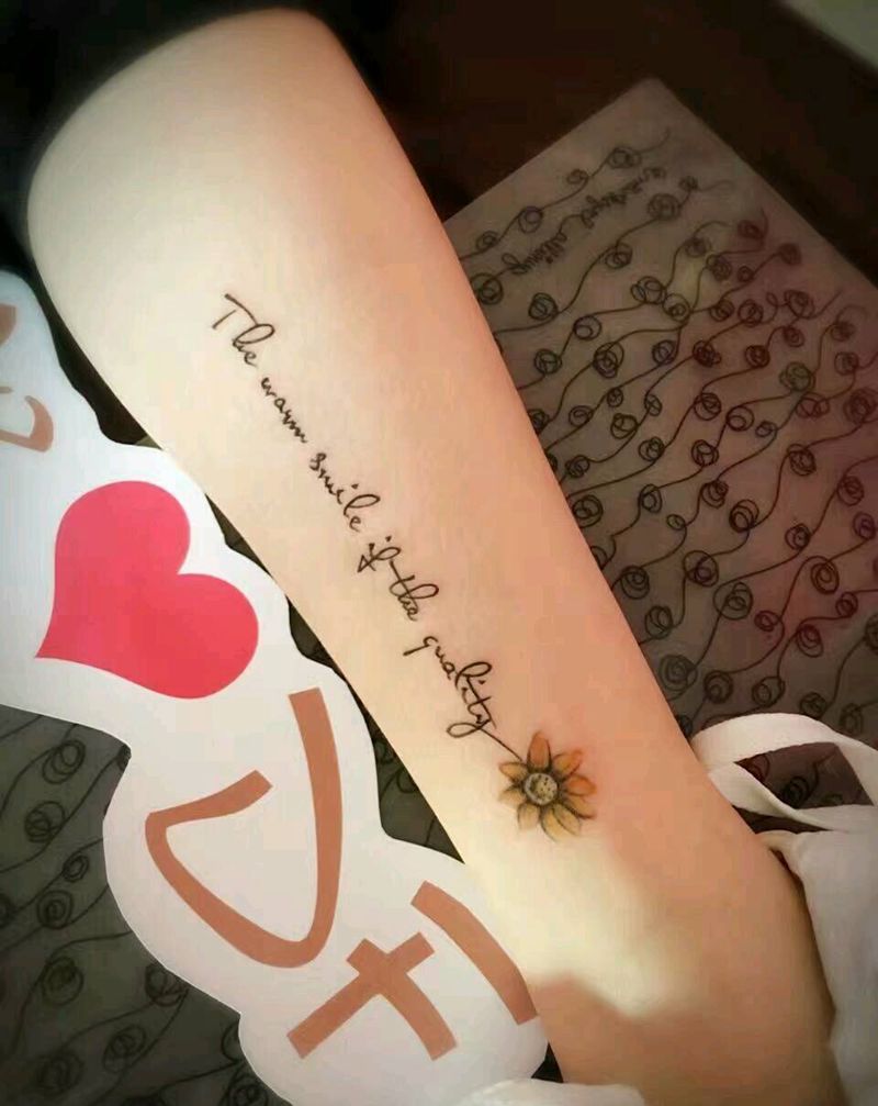 微笑向暖 安之若素纹身图片_腿部清新女生字母向日葵成品纹身图案