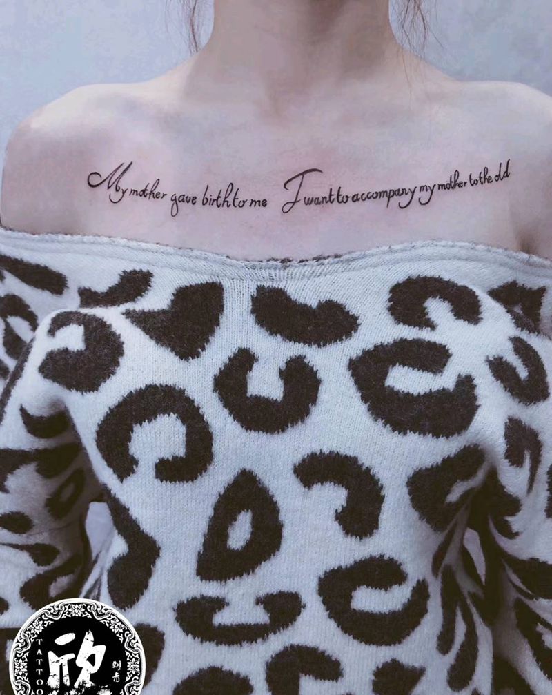 字母纹身图片_胸部花体字字母纹身图案