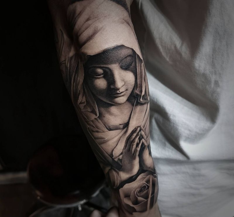 祈祷纹身图片_手臂欧美写实纹身图案