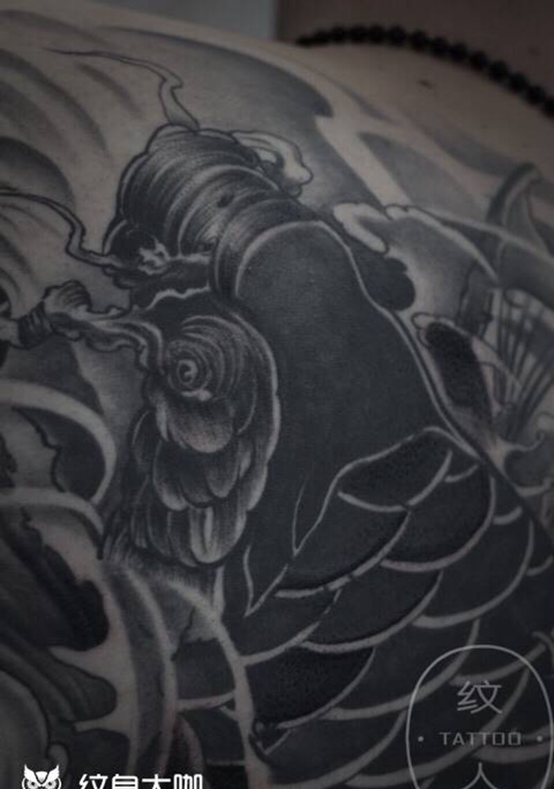 鲤鱼纹身图片_新传统纹身图案