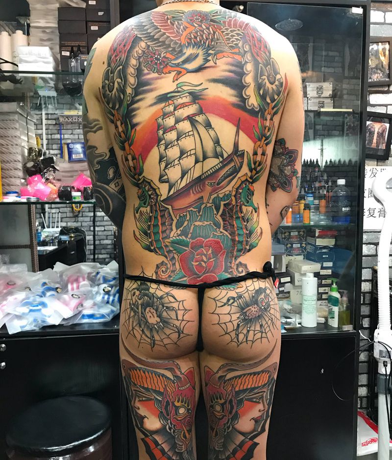 完成90%纹身图片_背部臀部Old School纹身图案