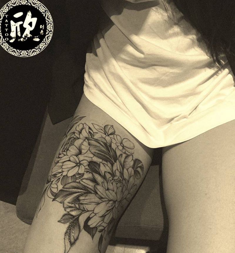 素花纹身图片_腿部纹身图案