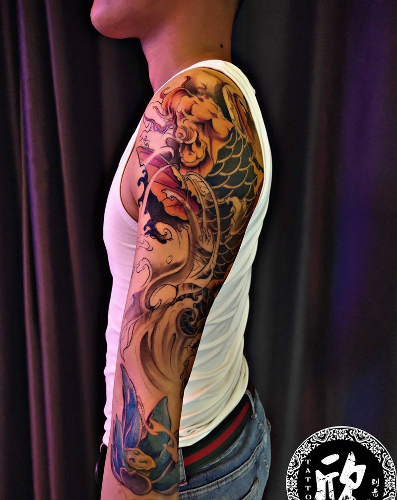 鲤鱼纹身图片_肩部新传统鲤鱼纹身图案