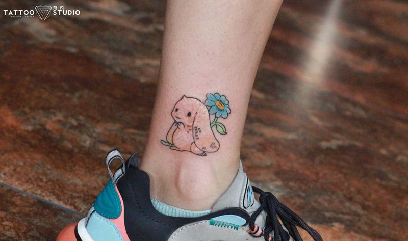 獭兔纹身图片_脚部纹身图案