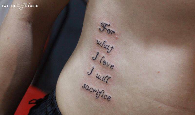 英文纹身图片_腹部腰部英文纹身图案