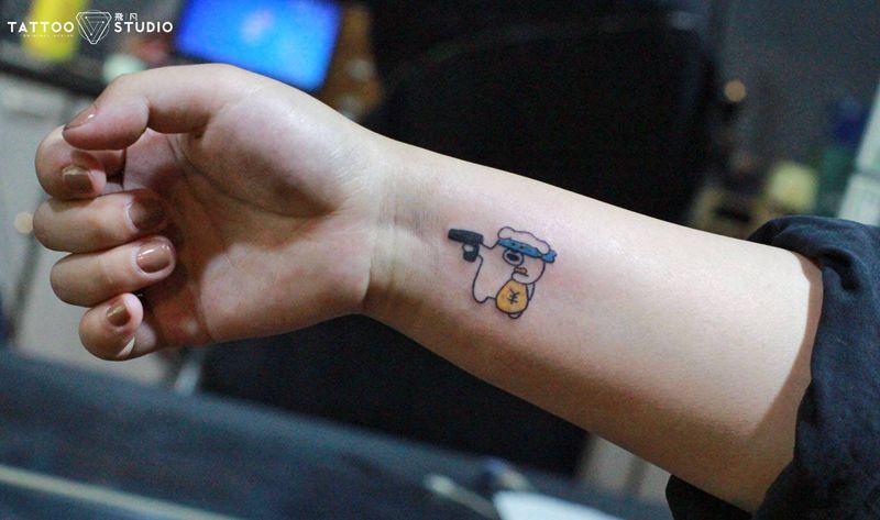 可爱的劫匪纹身图片_手臂清新纹身图案