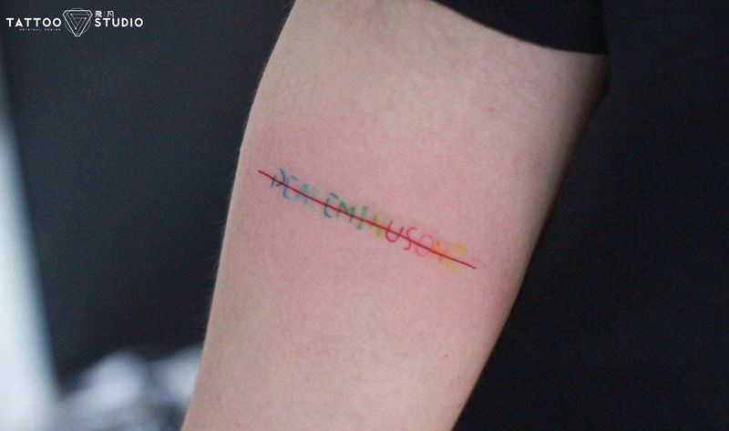 彩色英文纹身图片_手臂字母纹身图案