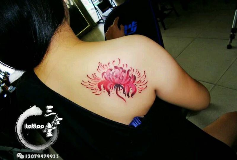 彼岸花纹身图片_肩部清新国画植物营口成品纹身图案