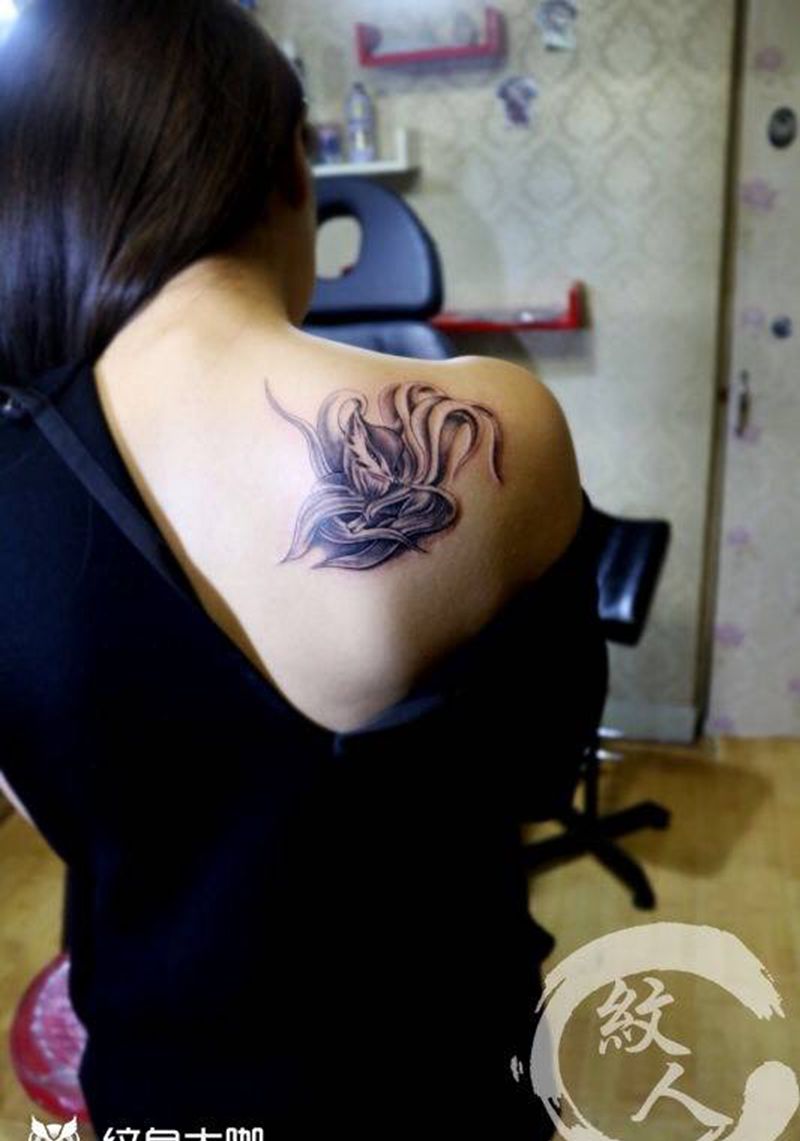 九尾狐纹身图片