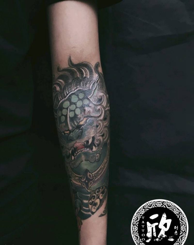 唐狮子纹身图片_手臂新传统唐狮子小臂唐狮纹身图案