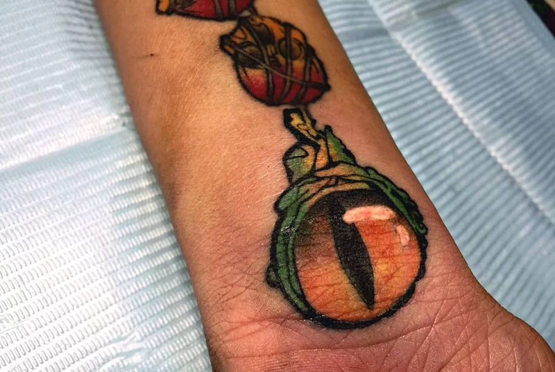 骷髅眼儿纹身图片_手臂手部New School新传统纹身图案