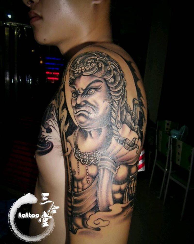 不动明王纹身图片_肩部胸部传统人物宗教营口鲅鱼圈纹熊岳盖州成品纹身图案