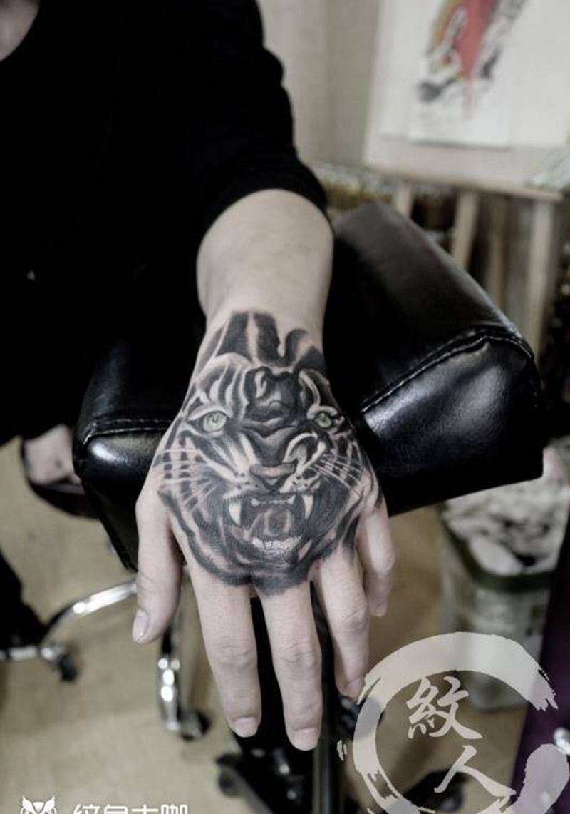 虎头纹身图片