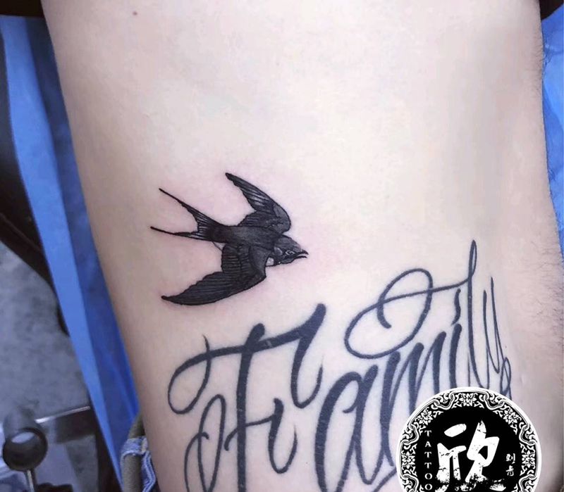 小燕纸纹身图片_手臂纹身图案