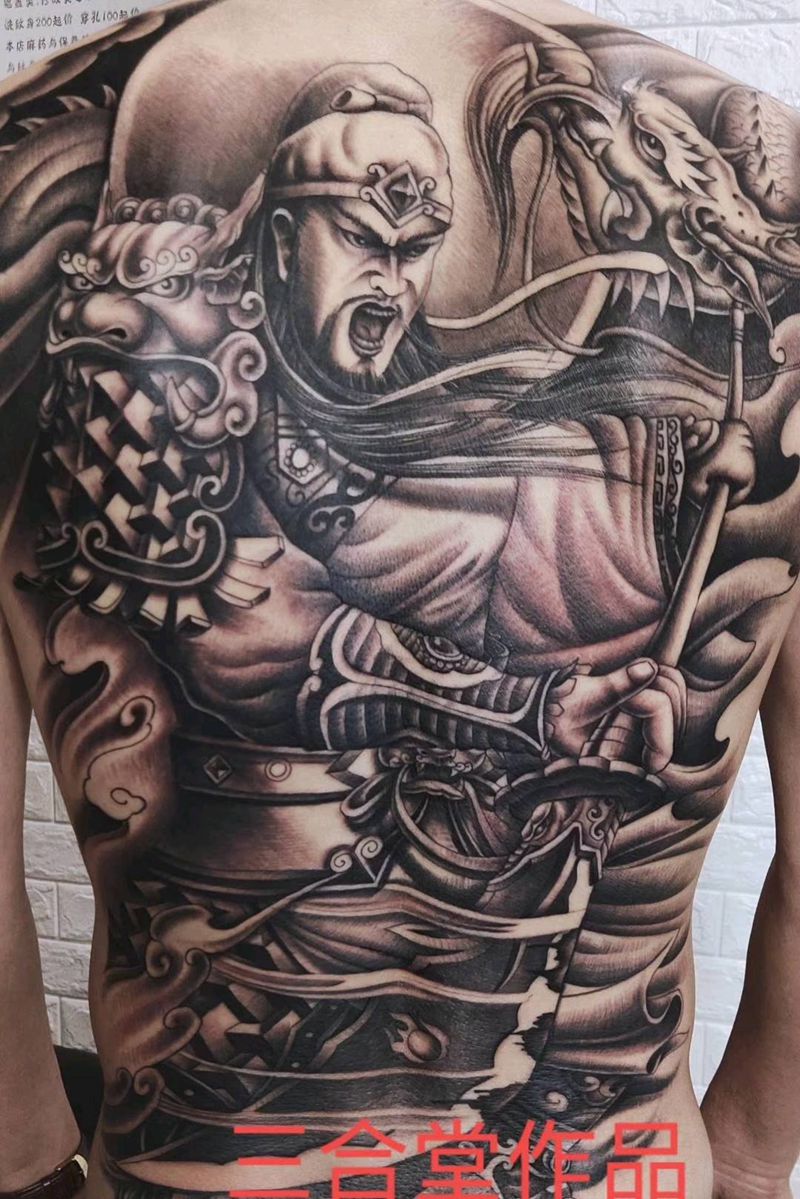 关公纹身图片_背部新传统满背关公纹身图案