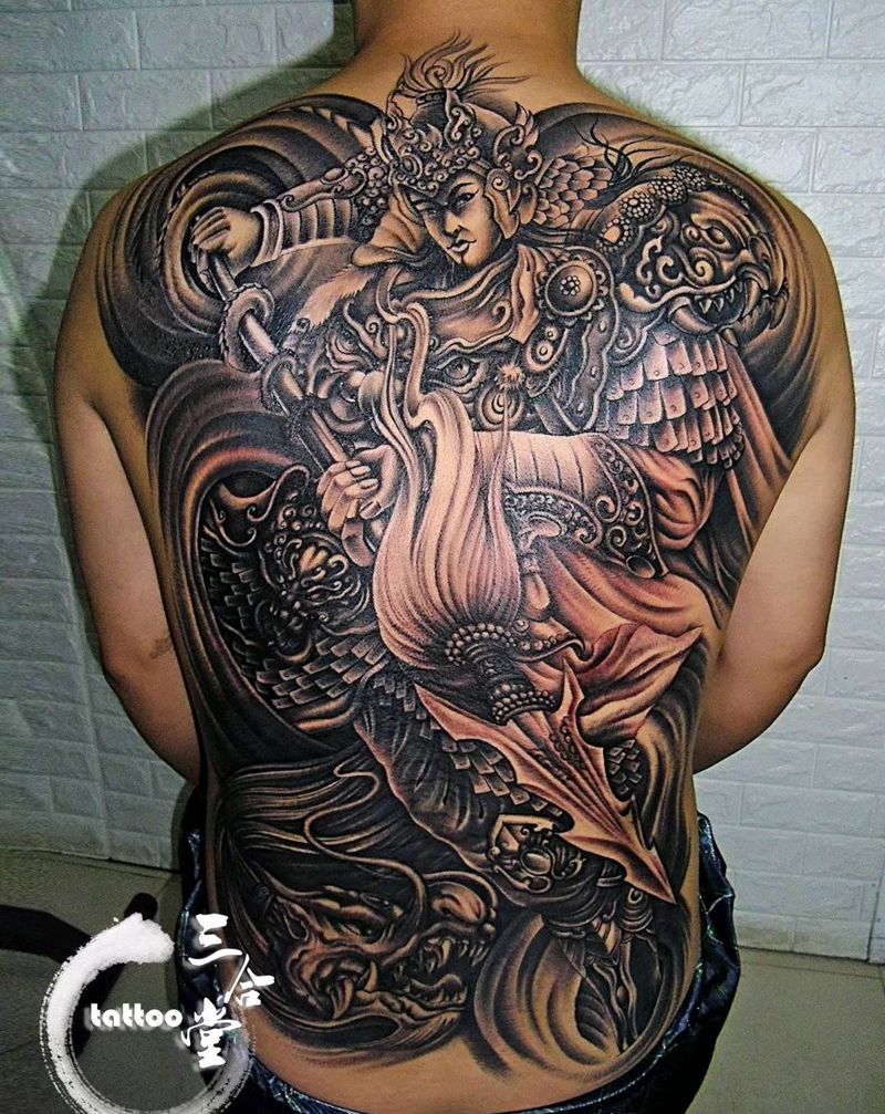 赵云纹身图片_背部新传统赵云满背龙临纹身图案