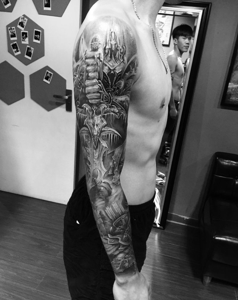 魔兽主题花臂纹身图片