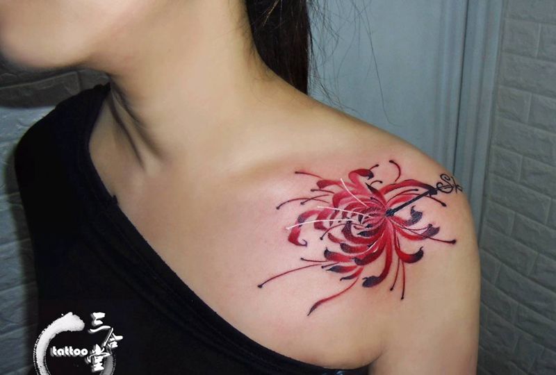 彼岸花纹身图片_胸部新传统水彩彼岸花小清新纹身图案