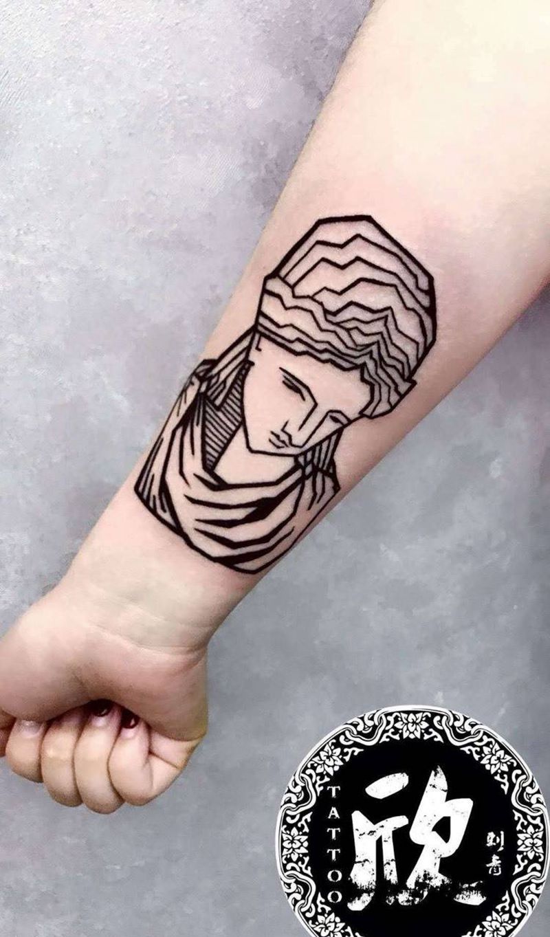 图腾女孩纹身图片