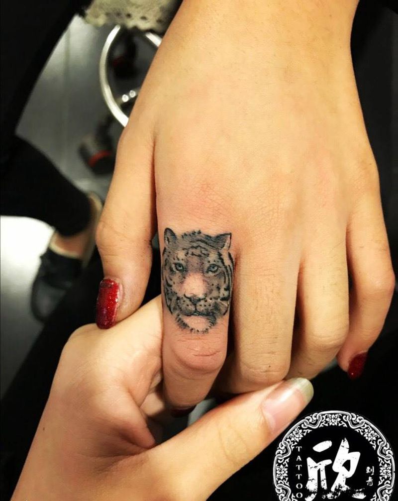 小老虎纹身图片_动物纹身图案