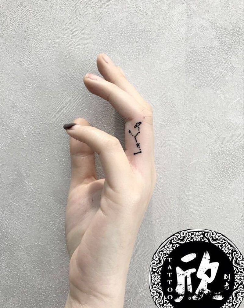 星系纹身图片_手部清新成品纹身图案