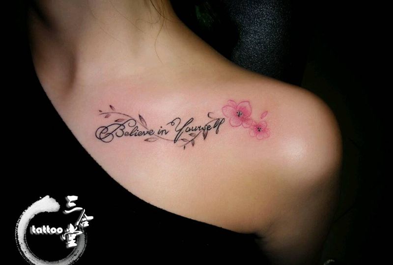 花体字母纹身纹身图片_胸部清新字符原创营口鲅鱼圈纹熊岳盖州成品纹身图案