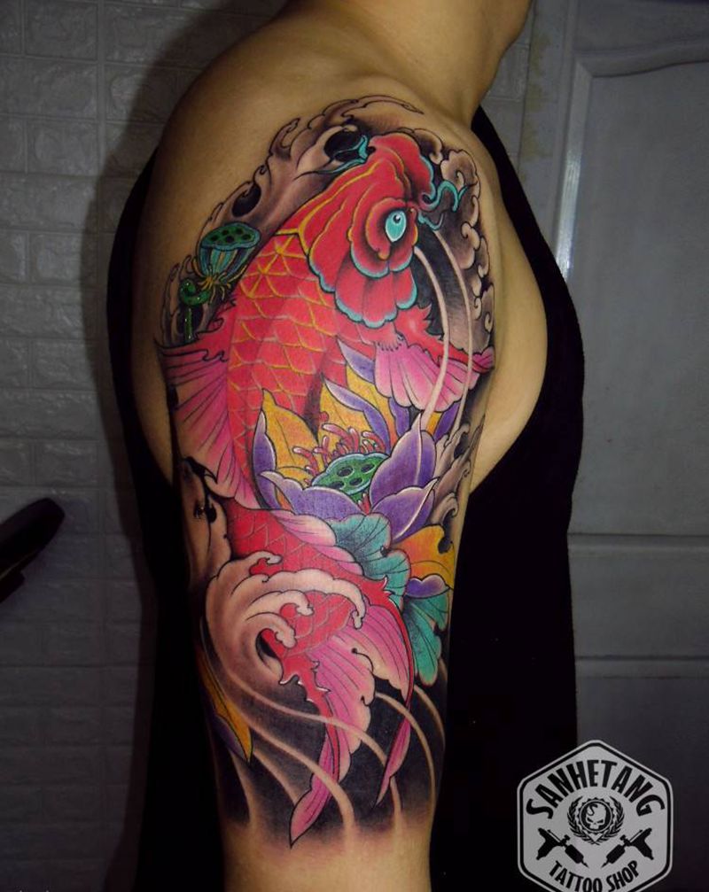 鲤鱼纹身图片_肩部腿部新传统水彩重彩鱼大臂纹身图案