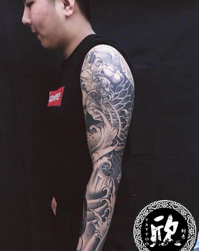 花臂鲤鱼纹身图片_成品手臂传统原创纹身图案