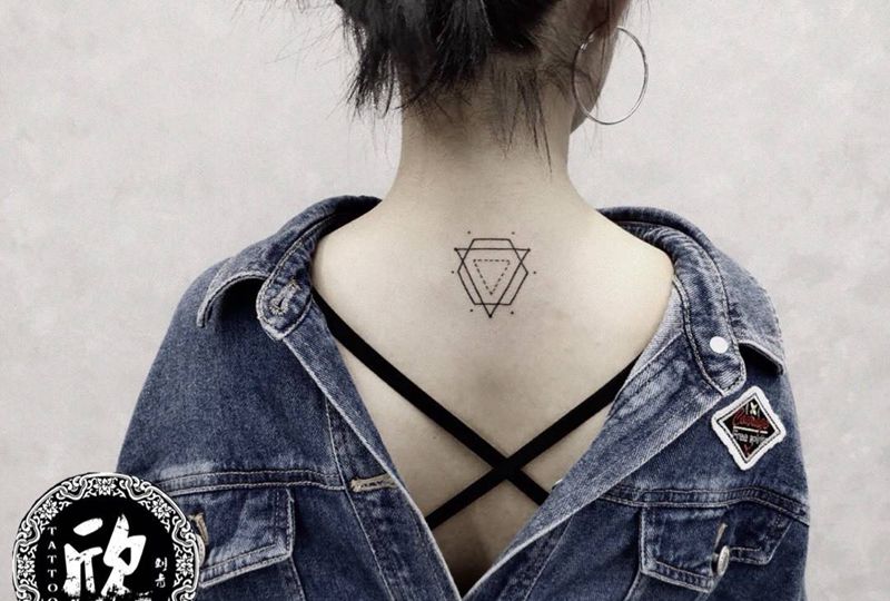 几何线条纹身图片