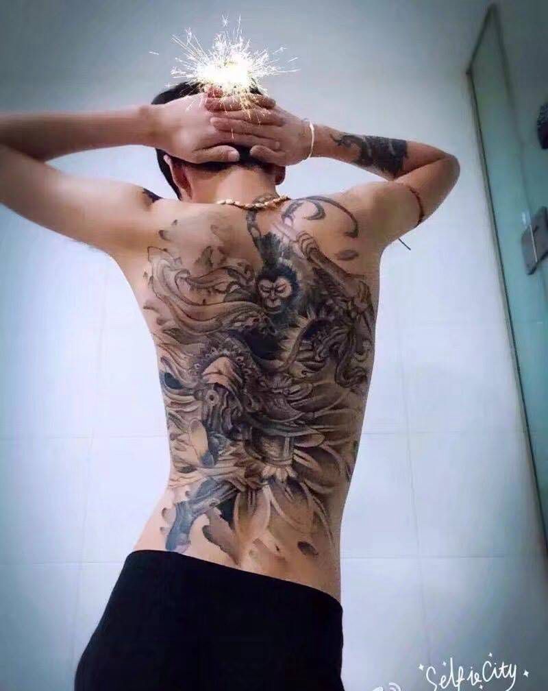 满背大圣纹身图片
