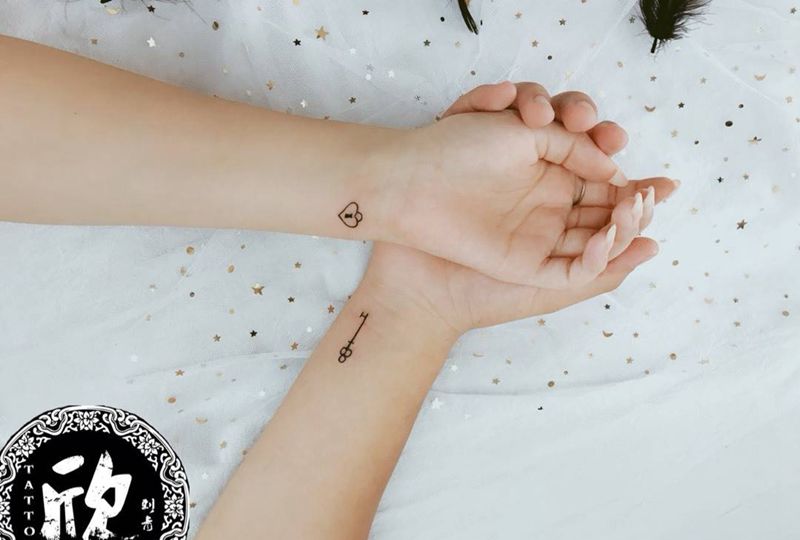 200纹身图片_手部纹身图案