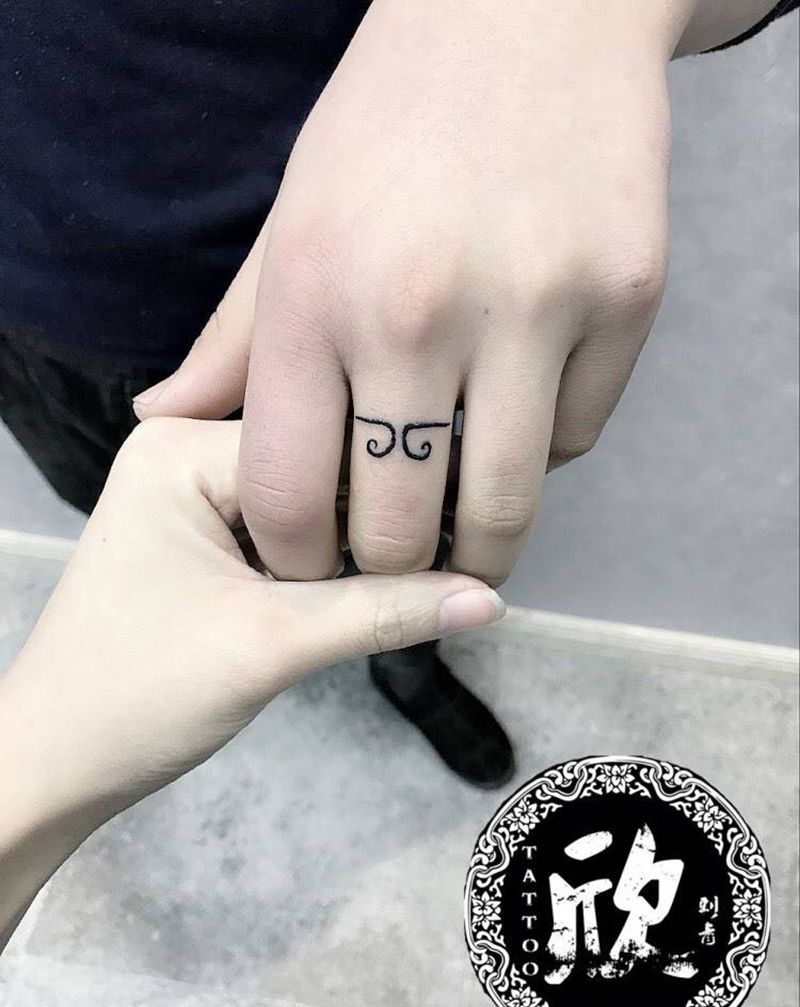 紧箍纹身图片_手部清新纹身图案