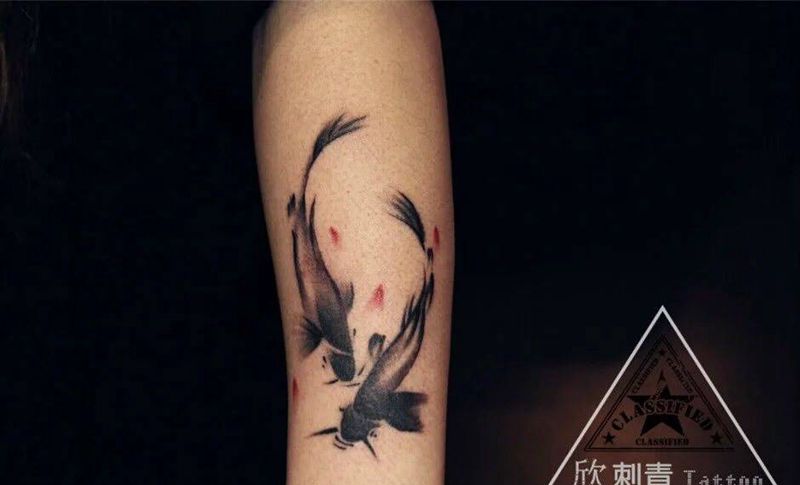 水墨鱼纹身图片