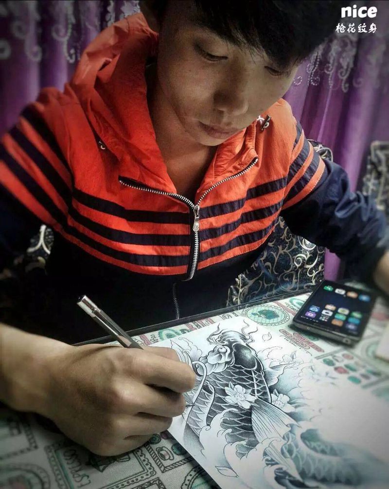 锦鲤纹身图片_成品手稿肩部背部手臂腿部传统动物纹身图案