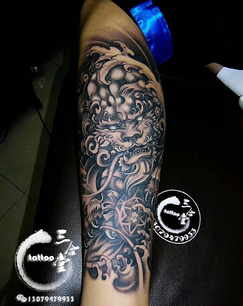 唐狮纹身图片_腿部新传统唐狮小腿营口纹身图案