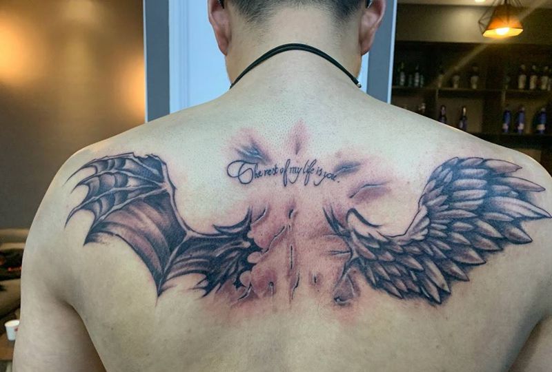 翅膀纹身图片_背部欧美写实翅膀纹身图案