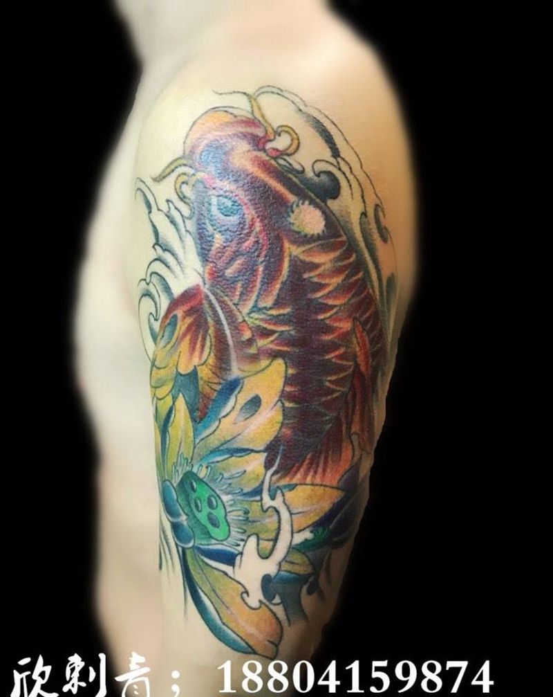 彩色鲤鱼纹身图片