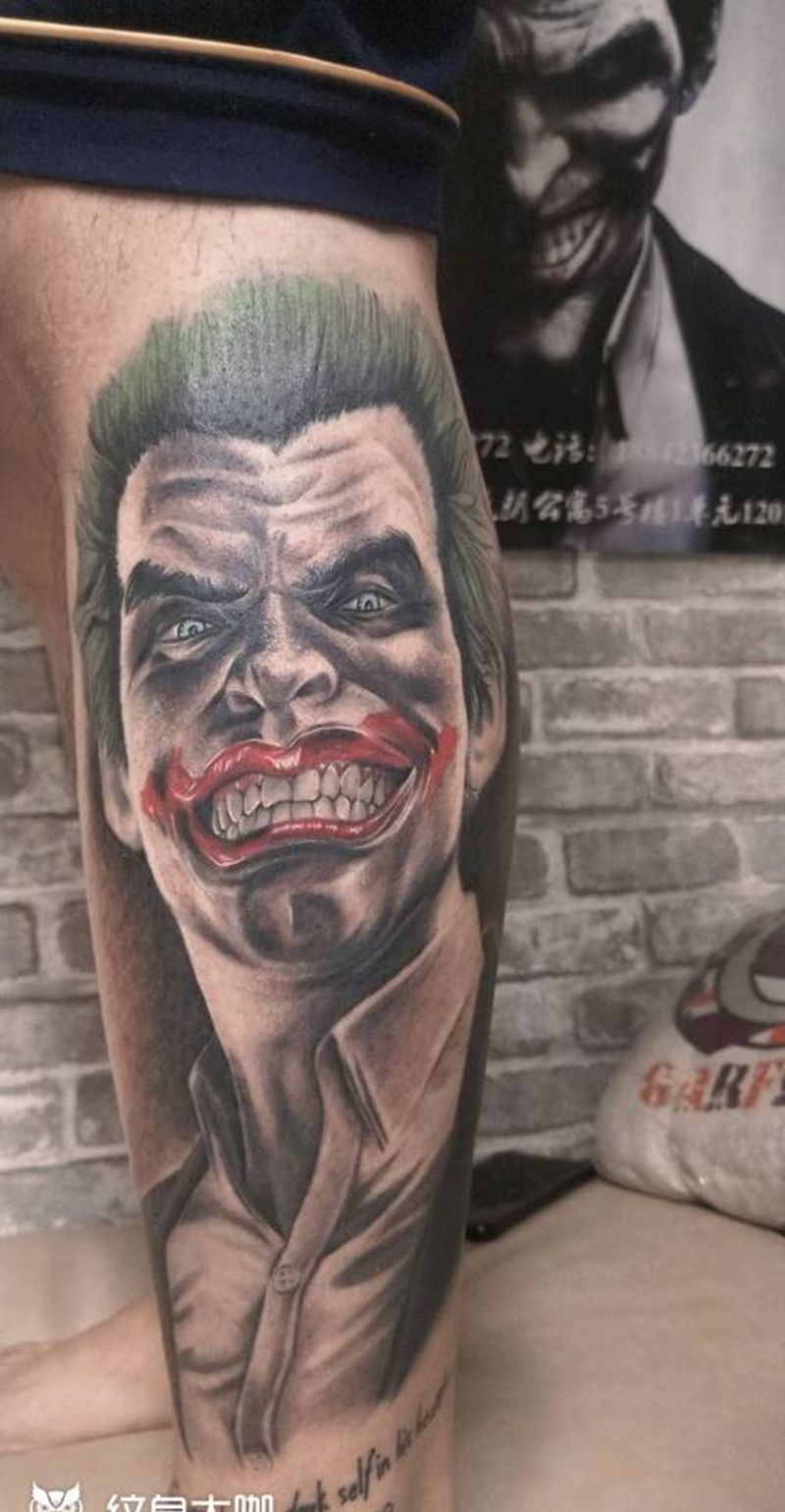 小丑纹身图片_腿部欧美写实New School纹身图案