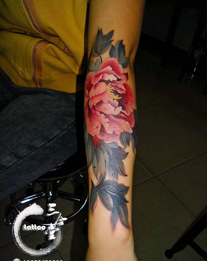 水墨牡丹纹身图片_手臂脚部新传统水墨牡丹小臂花类纹身图案