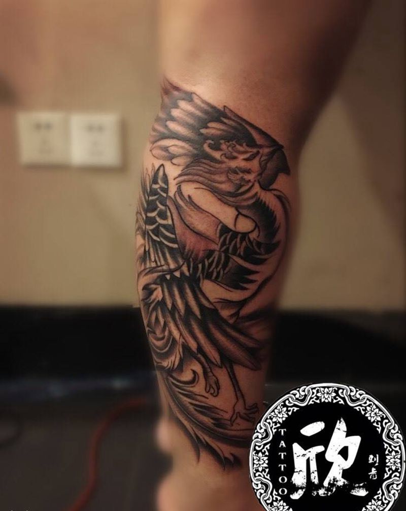 小腿凤凰纹身图片_成品腿部传统动物纹身图案