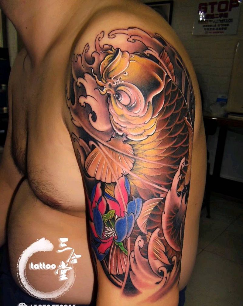 富贵鲤鱼纹身图片_手臂肩部新传统老传统鲤鱼大臂小腿纹身图案