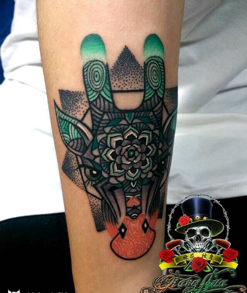 长颈鹿纹身图片_手臂清新几何动物图腾成品纹身图案