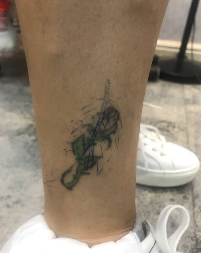 羽毛遮盖纹身图片_成品腿部清新动物原创遮盖彩色修改纹身图案