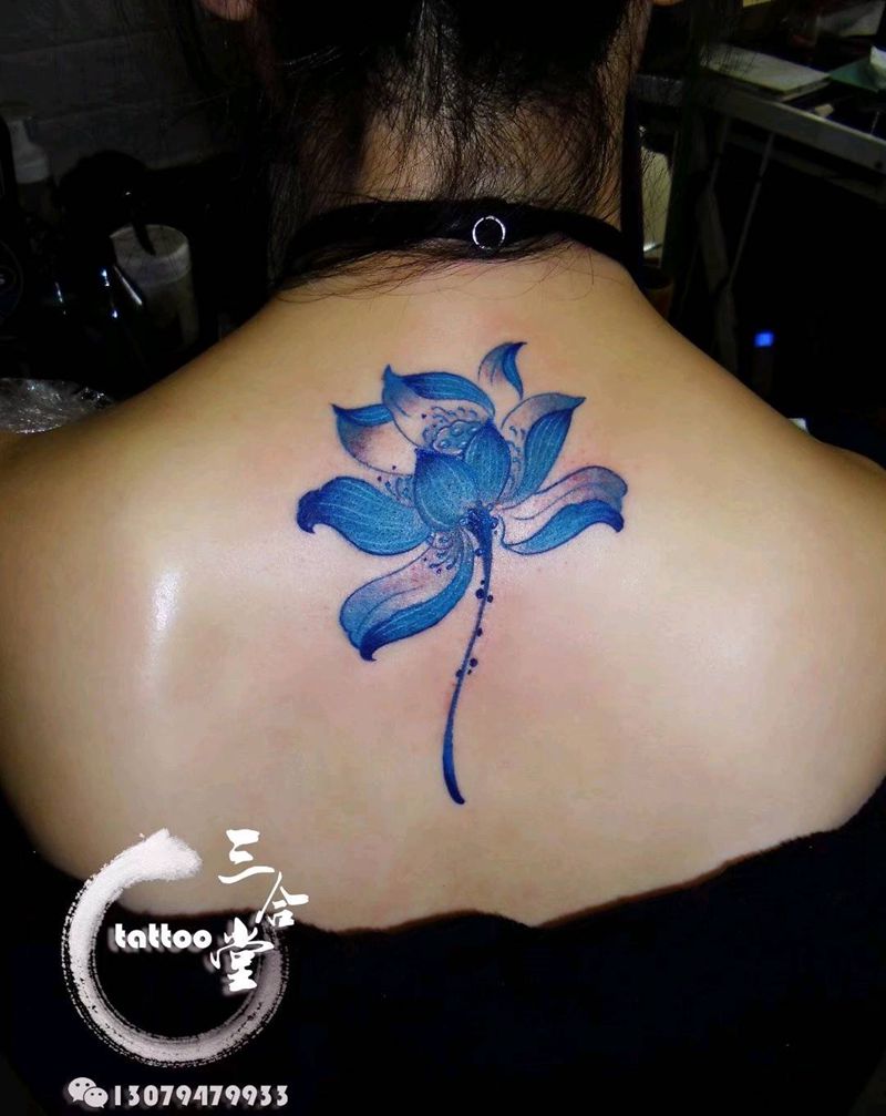 蓝莲花纹身图片_颈部清新国画植物三合堂纹成品纹身图案