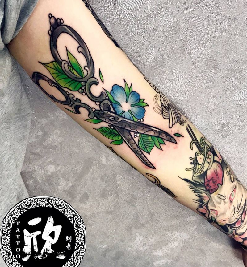 剪刀彩色school风格纹身图片