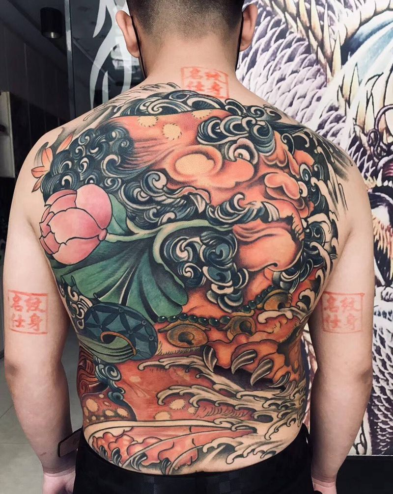 重彩唐狮纹身图片