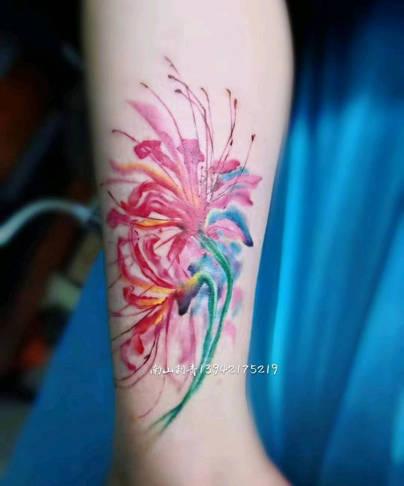 彼岸花纹身图片_脚部水彩水墨纹身图案