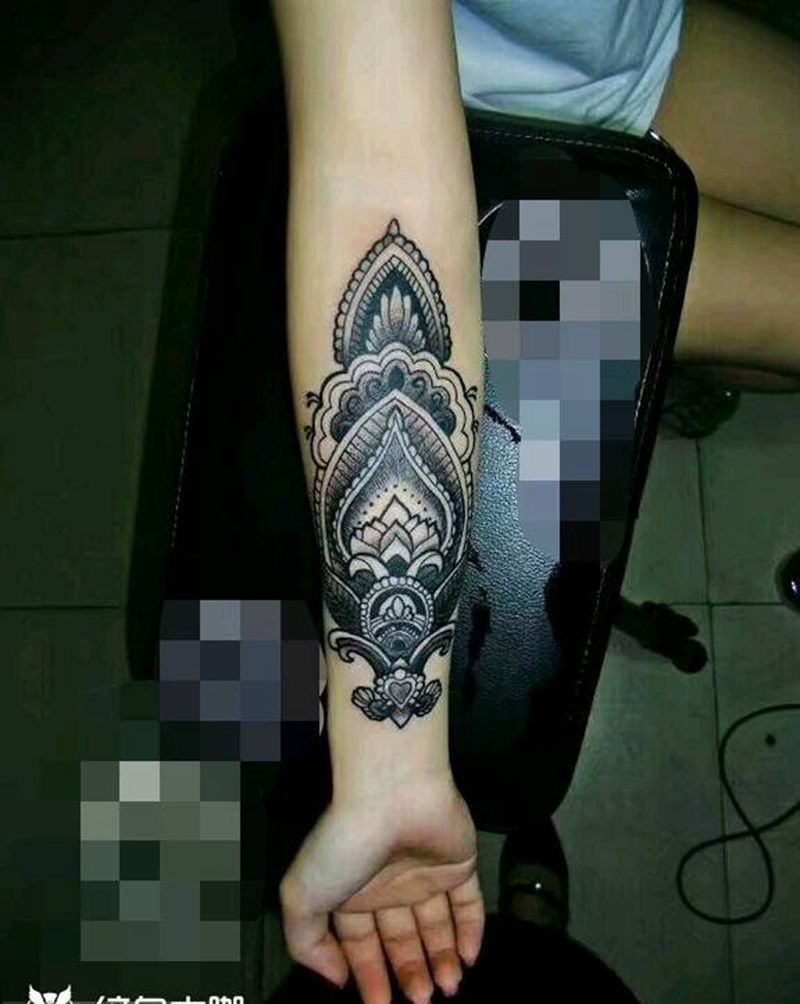 曼陀罗花纹身图片_手臂几何图腾女师鲅鱼圈悦染馆纹身图案