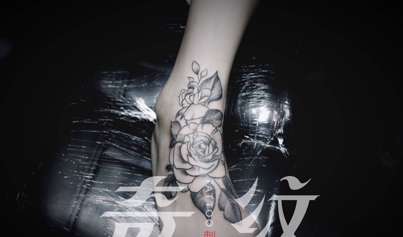 花纹身图片_腿部纹身图案