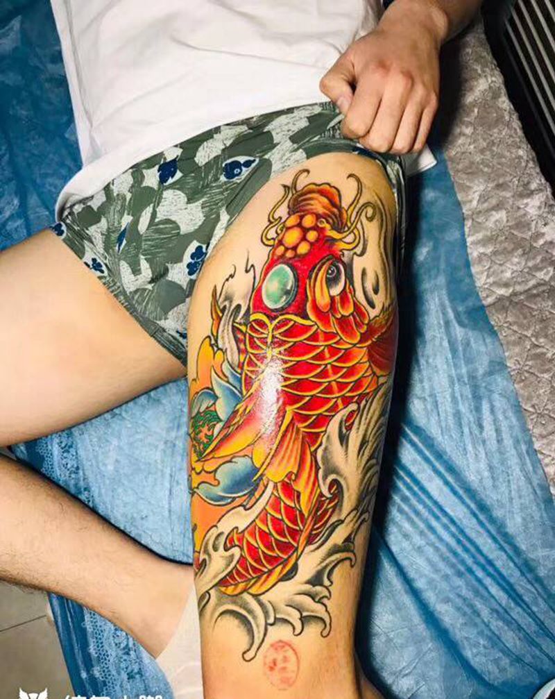 鲤鱼纹身图片_腿部老传统纹身图案